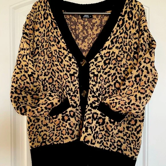 Animal print sweaters - Picture 1 of 4